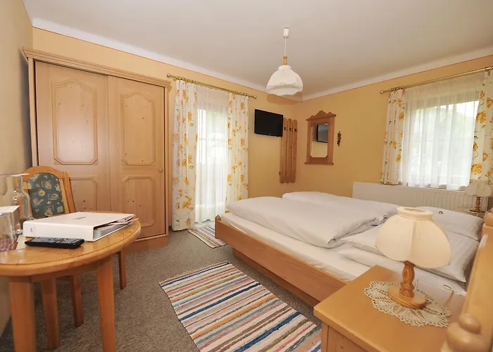 Gaestehaus Macheiner ゲストハウス Lessach Oberdorf